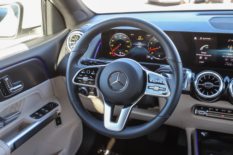 Used 2022 Mercedes-Benz GLB 250 w/ Premium Package Lite image 17