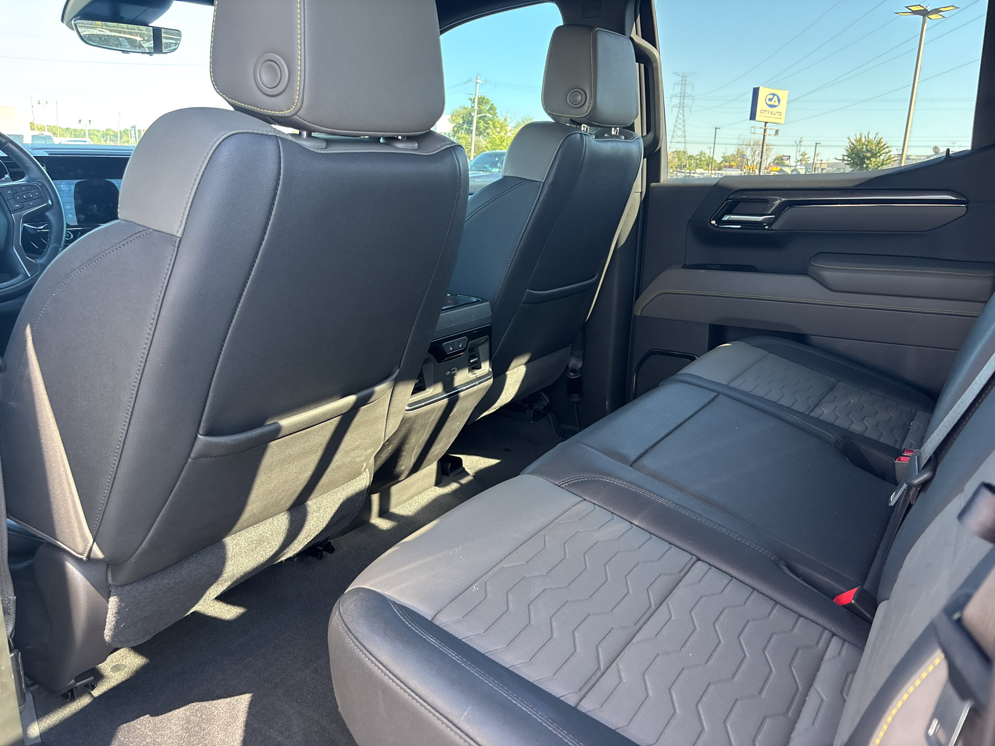 Used 2023 Chevrolet Silverado 1500 ZR2 w/ Technology Package AWD/4WD image 6