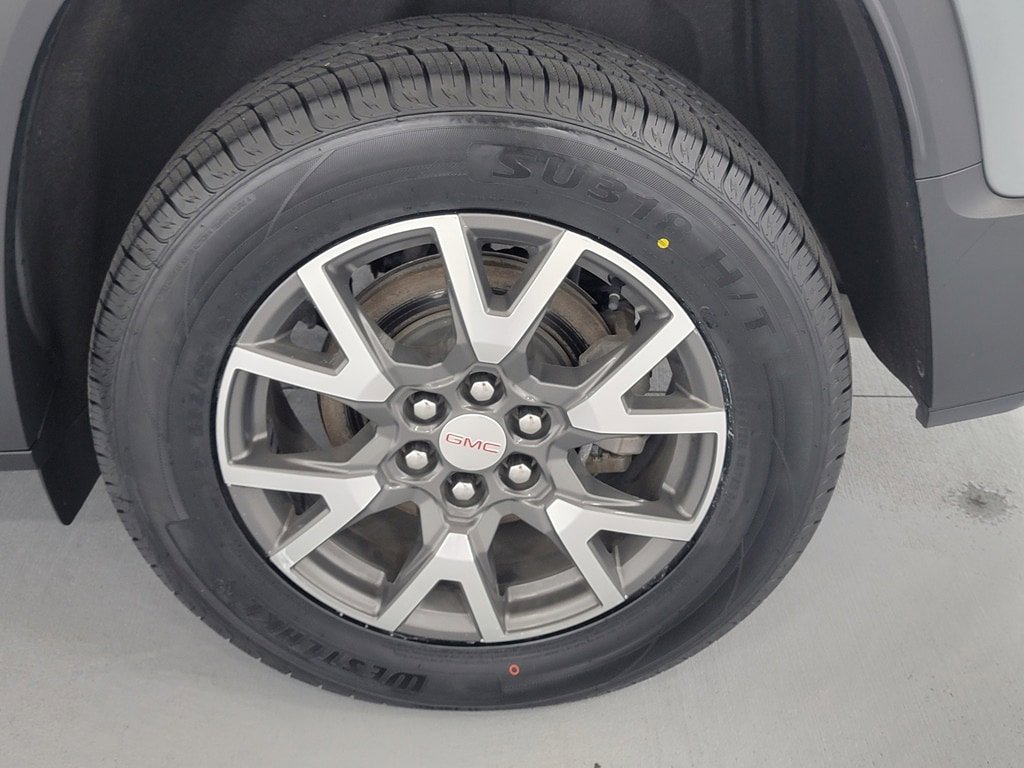 Used 2023 GMC Acadia SLE w/ LPO, Floor Liner Package AWD/4WD image 11