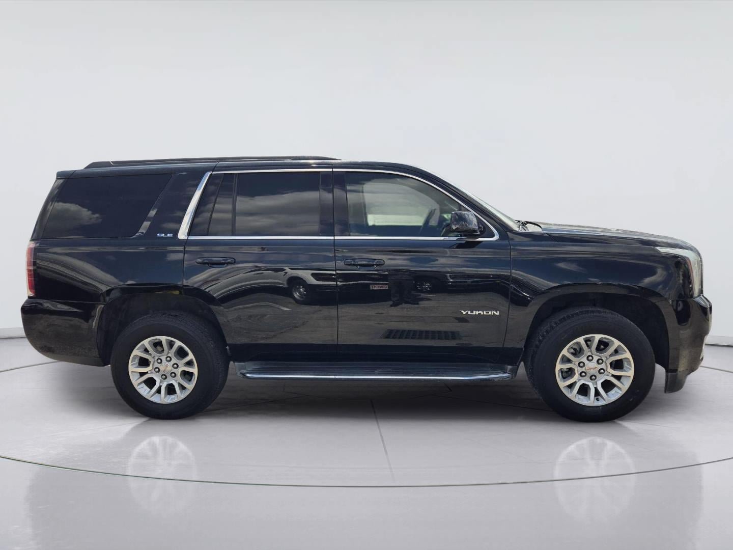 Used 2016 GMC Yukon SLE w/ Convenience Package RWD image 4