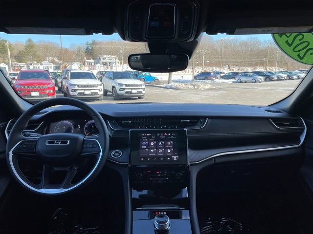 Used 2024 Jeep Grand Cherokee Altitude image 14