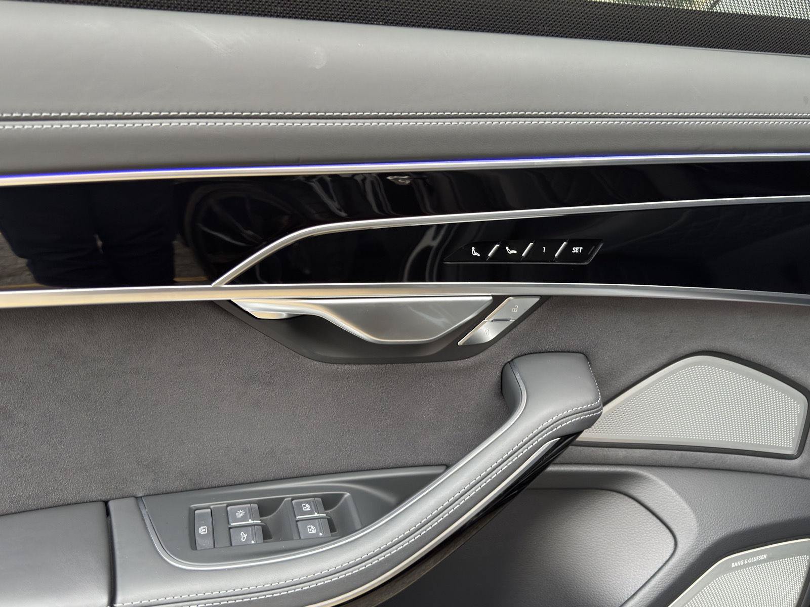 Used 2022 Audi S8 AWD/4WD image 35