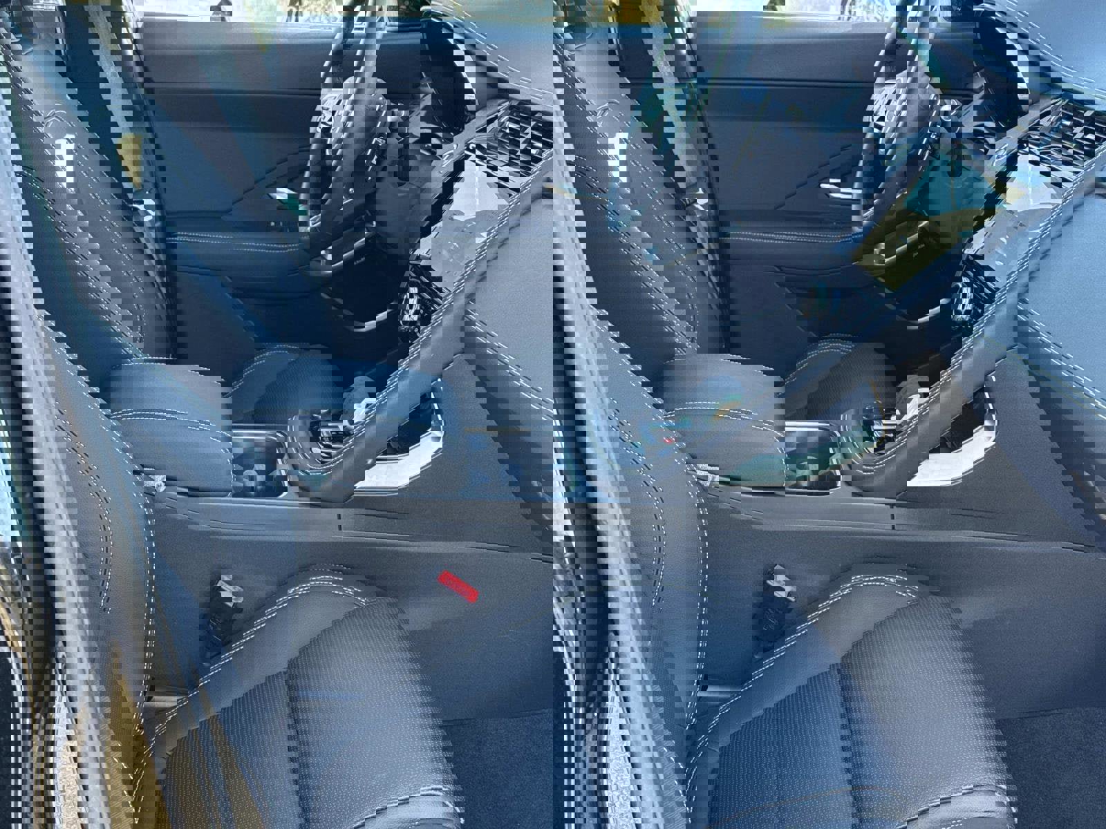 Used 2024 Jaguar E-PACE R-Dynamic SE image 4