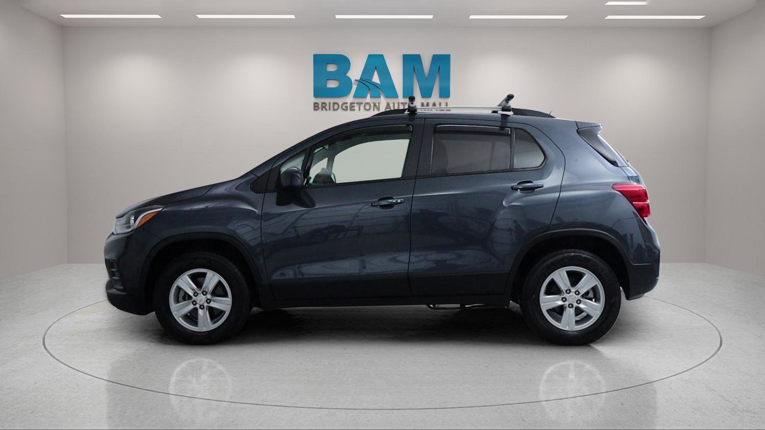 Used 2022 Chevrolet Trax LT w/ LT Convenience Package image 7