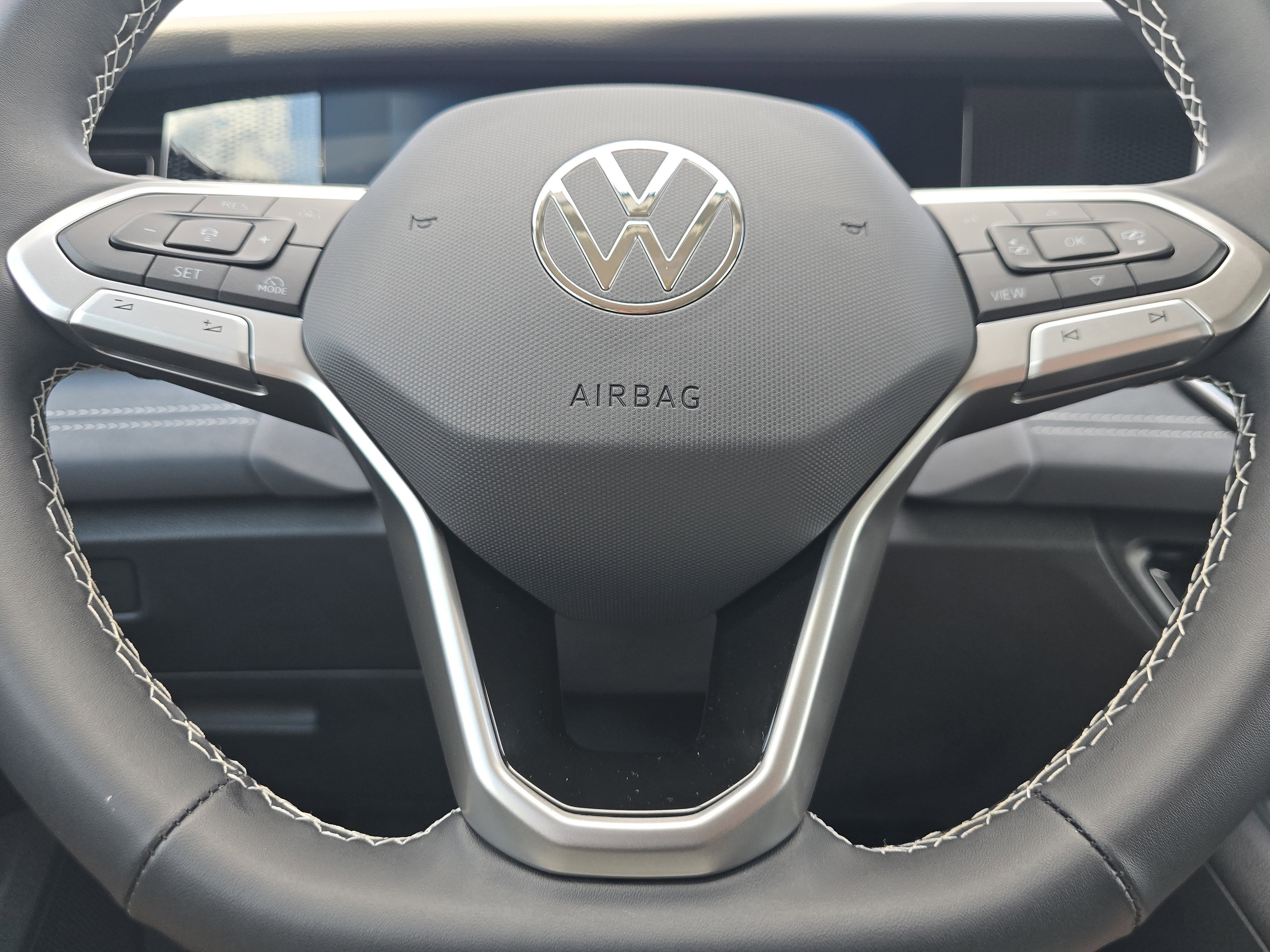 New 2025 Volkswagen Tiguan SE image 19