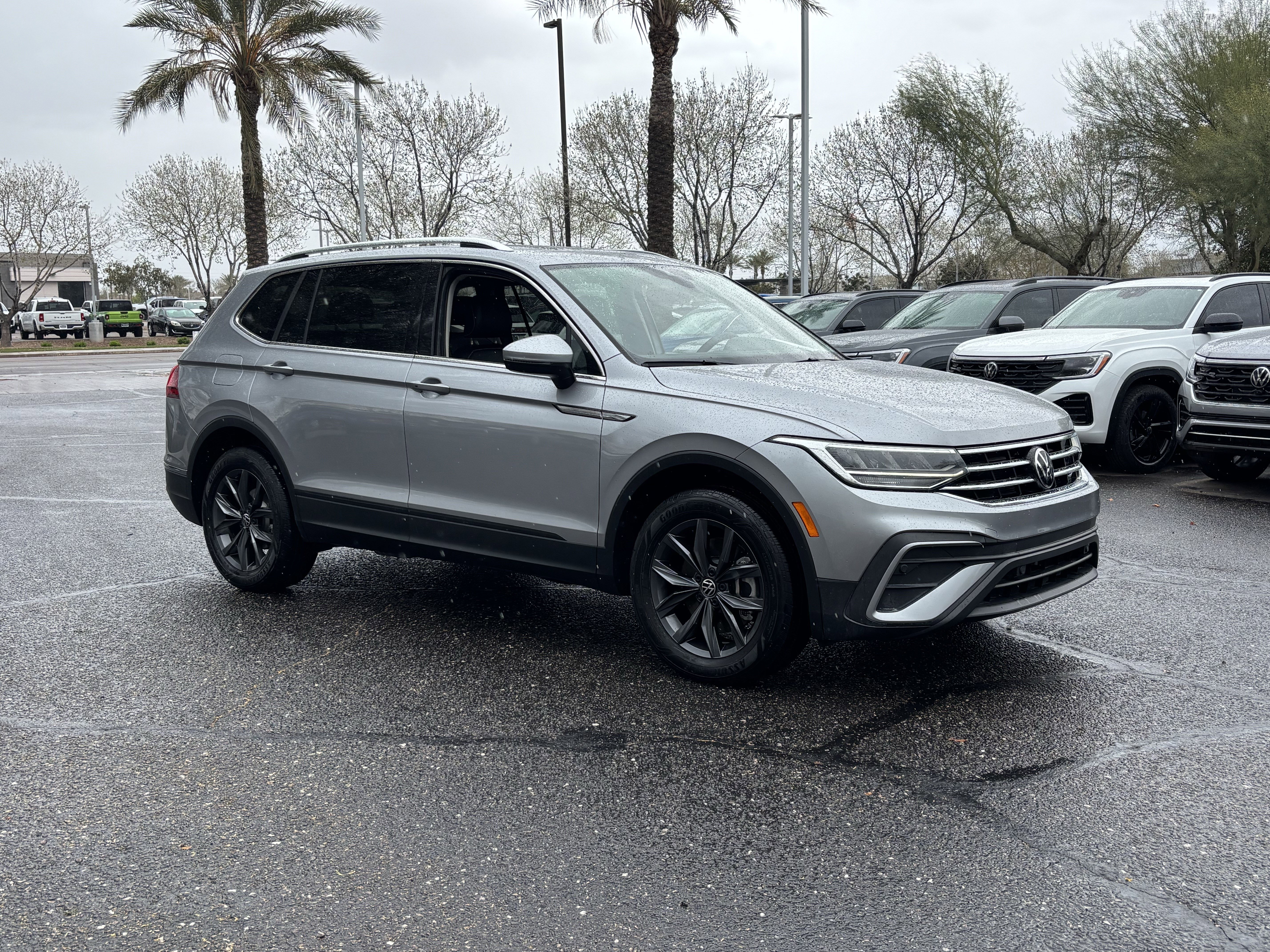 Certified 2023 Volkswagen Tiguan SE w/ Panoramic Sunroof Package image 6