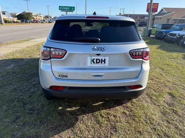 Used 2024 Jeep Compass Sport image 6