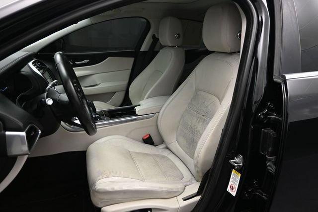 Used 2020 Jaguar XE S RWD image 5