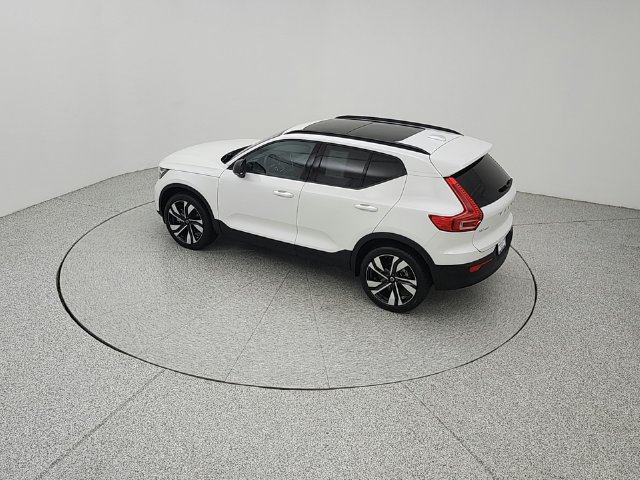 Certified 2025 Volvo XC40 B5 Ultra AWD/4WD image 19