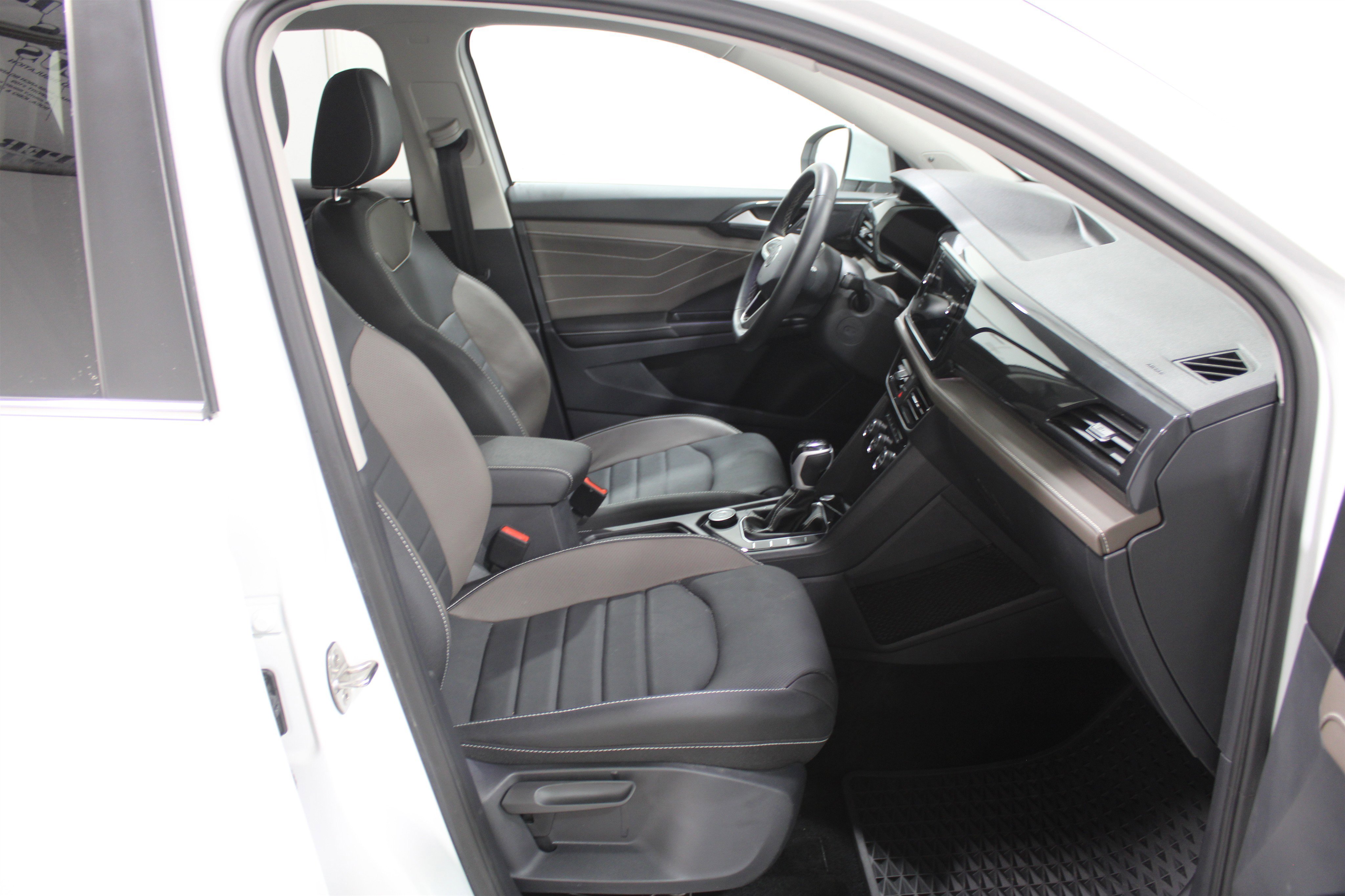 Used 2024 Volkswagen Taos SEL image 24