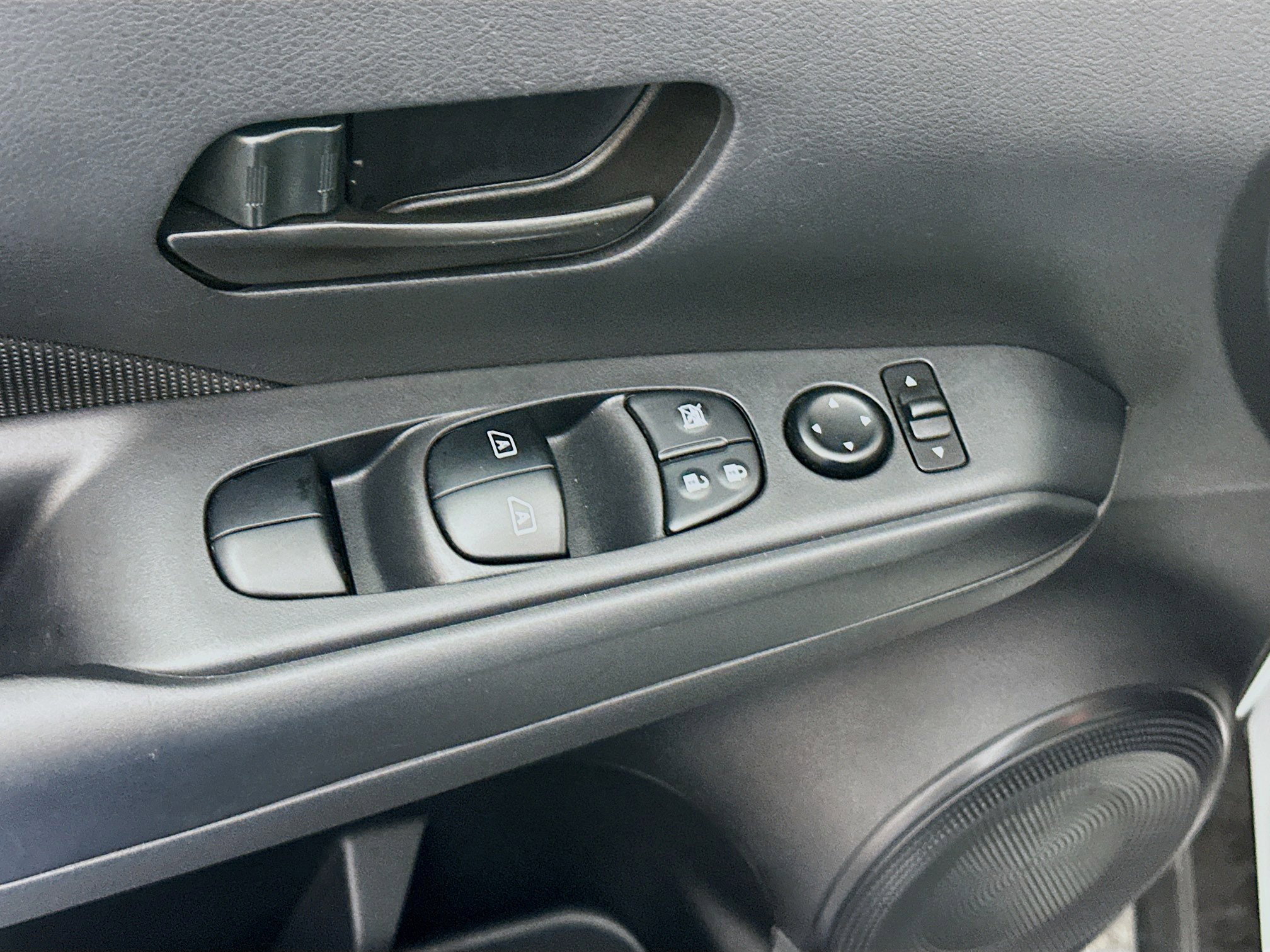 Used 2024 Nissan Kicks S image 15