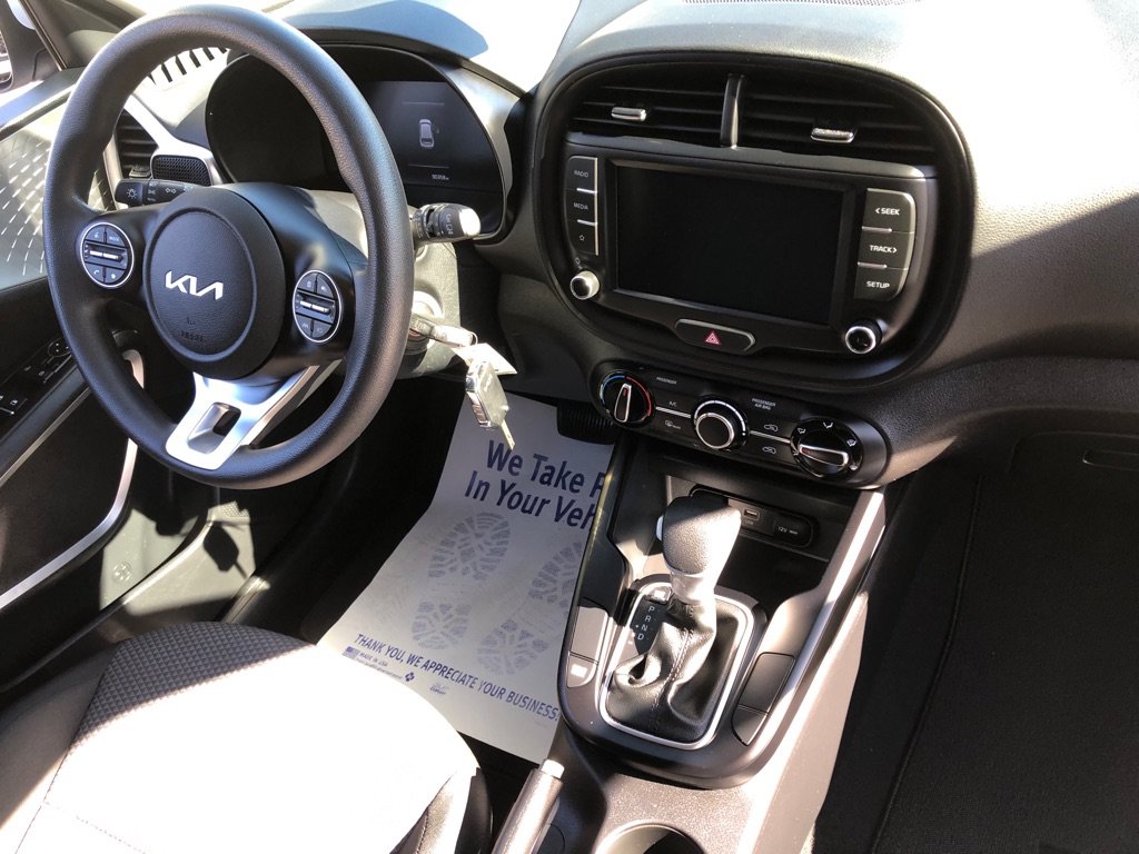 Used 2024 Kia Soul LX FWD image 24