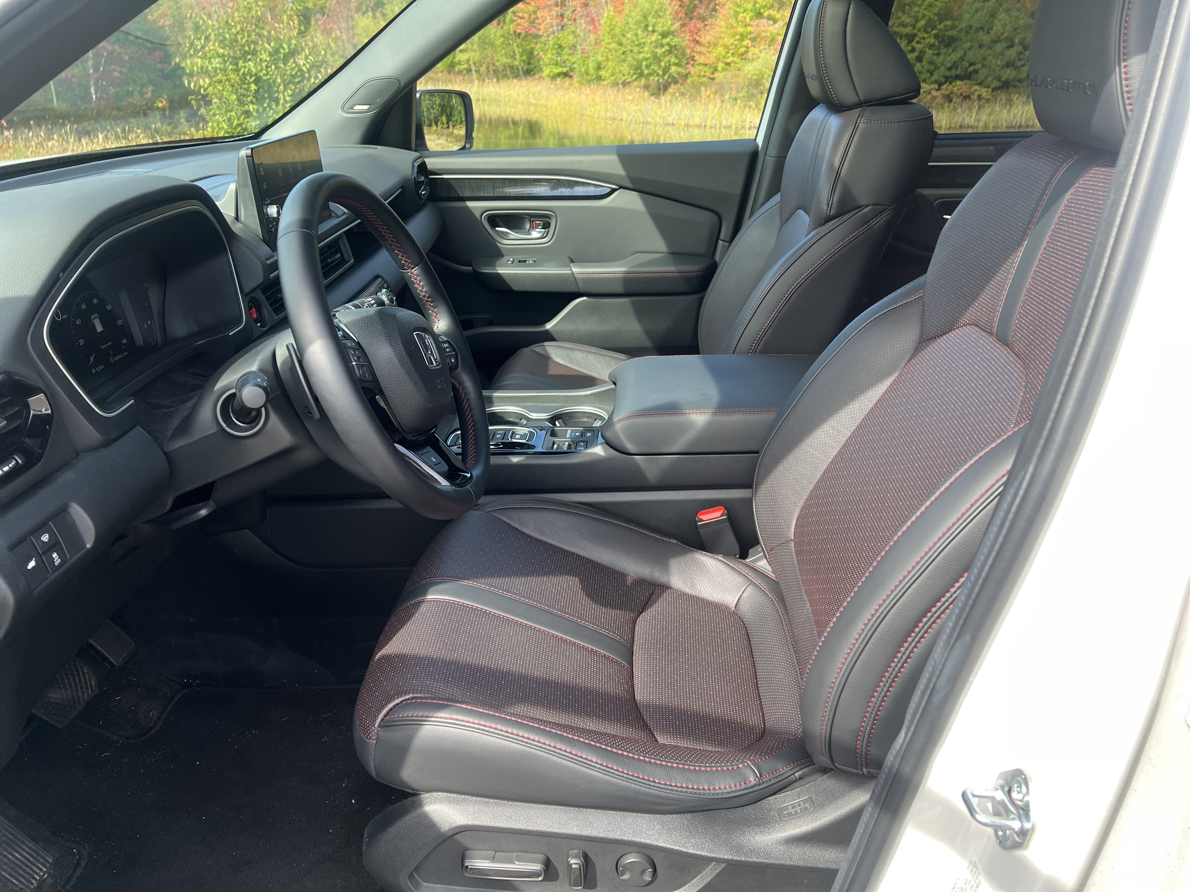 Used 2025 Honda Pilot Black Edition image 14