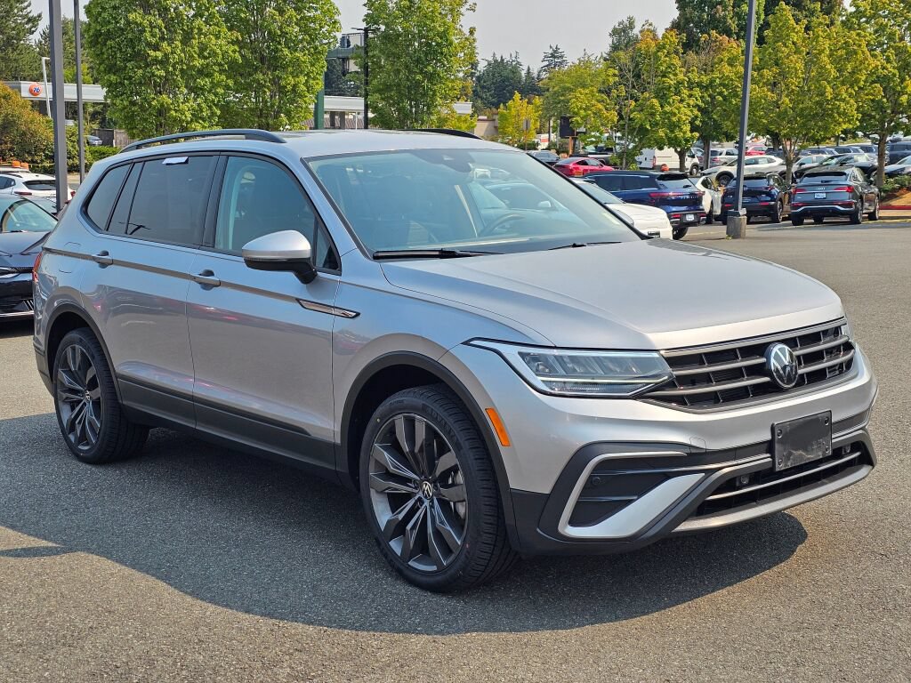 Used 2024 Volkswagen Tiguan S AWD/4WD image 3