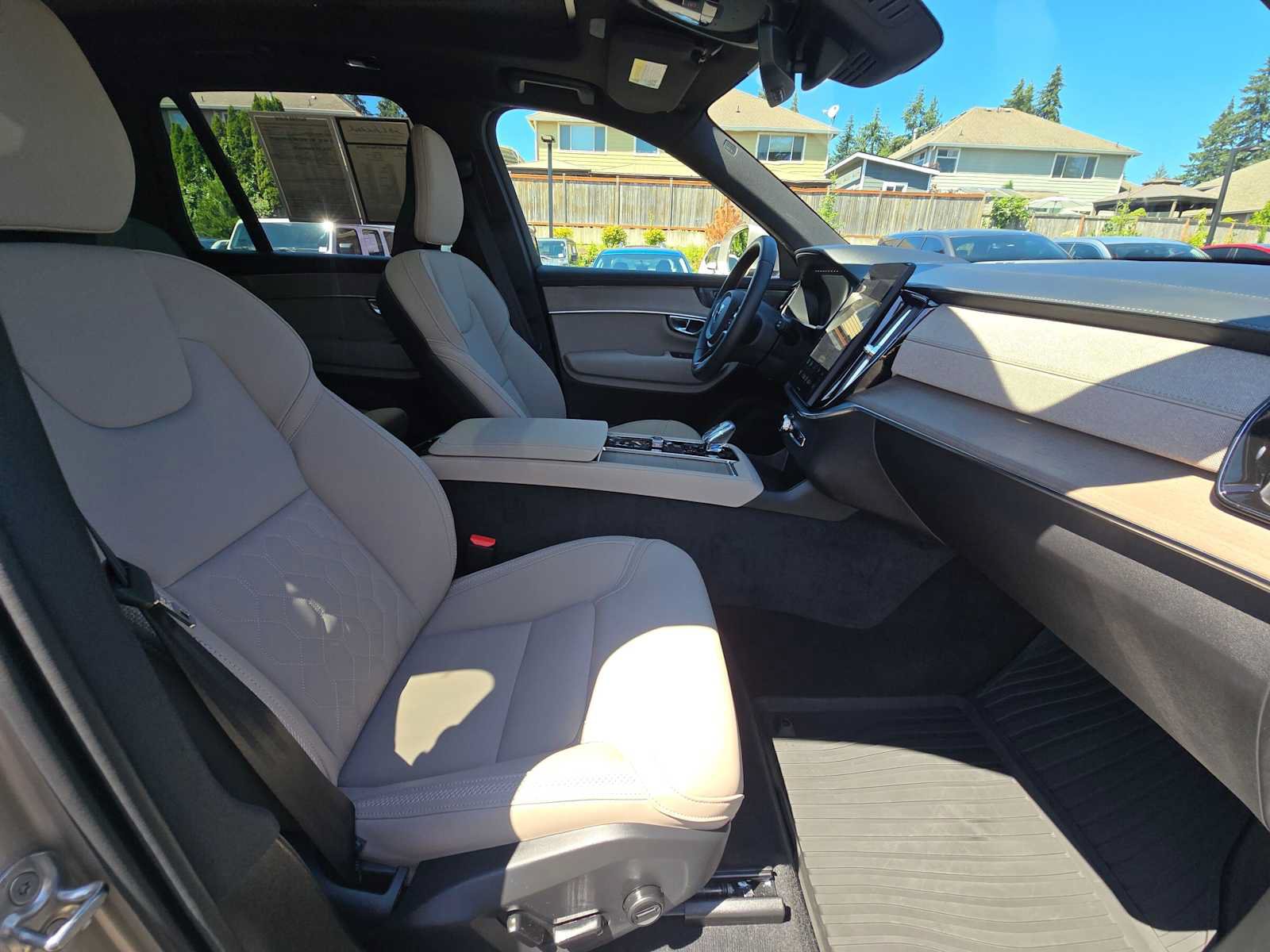 Used 2026 Volvo XC90 T8 Plus w/ Protection Package Premier AWD/4WD image 11