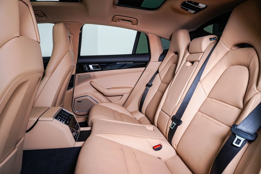 Used 2021 Porsche Panamera RWD image 18