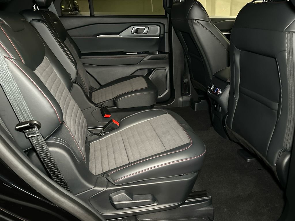 Used 2025 Ford Explorer ST-Line w/ Premium Package image 18