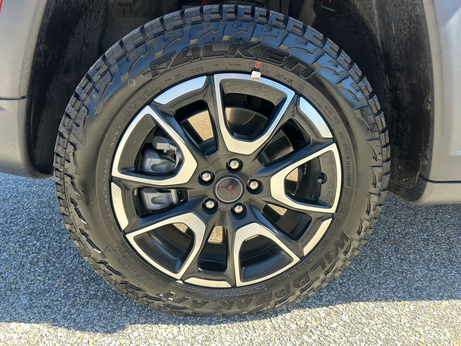 Used 2025 Jeep Compass Trailhawk image 29