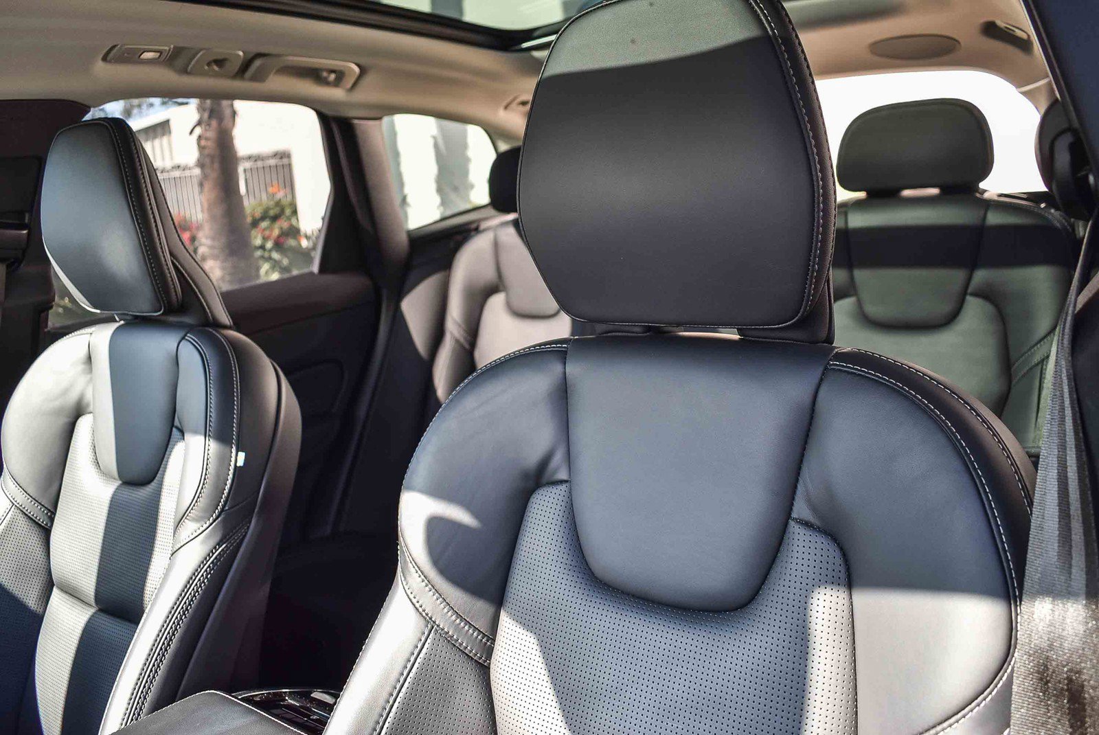 Used 2024 Volvo XC60 B5 Ultimate w/ Protection Package Premier image 25