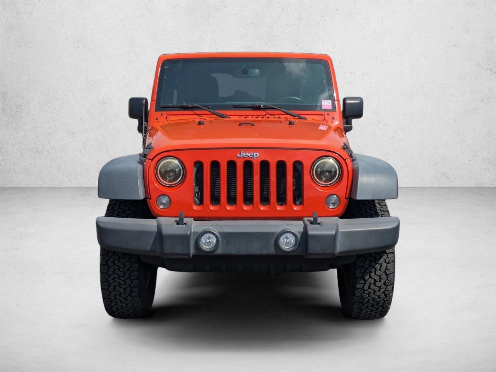 Used 2015 Jeep Wrangler Unlimited Rubicon w/ Connectivity Group AWD/4WD image 2