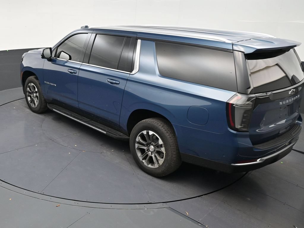 Used 2025 Chevrolet Suburban LT w/ Comfort Package RWD image 14