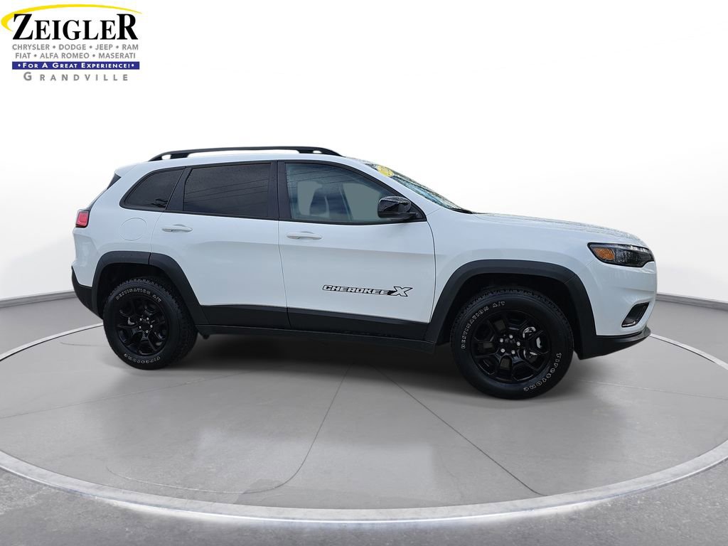 Certified 2022 Jeep Cherokee Latitude w/ Sun & Sound Group AWD/4WD image 4