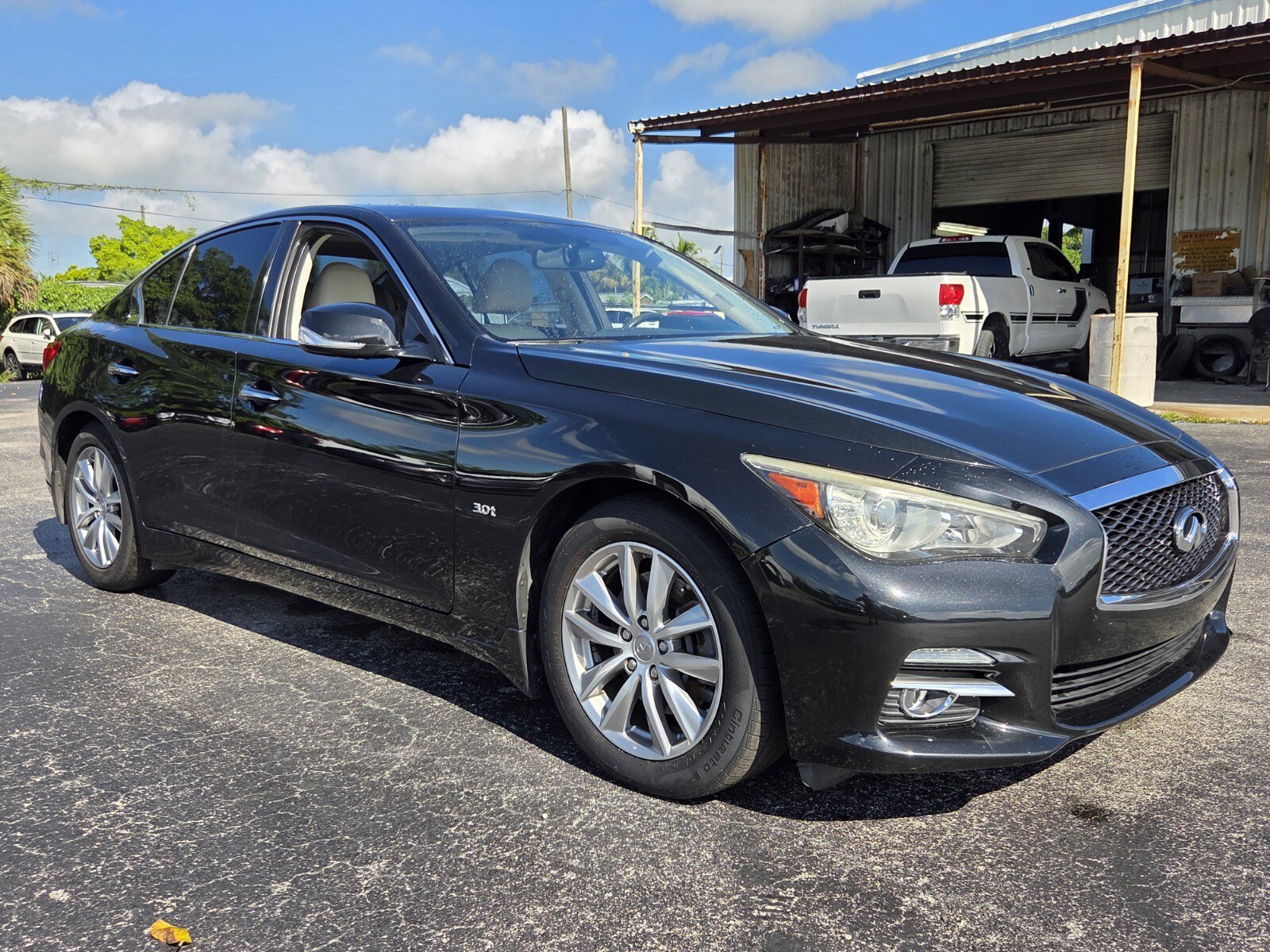 Used 2017 INFINITI Q50 3.0t Premium w/ 3.0T Premium Plus Package RWD image 7