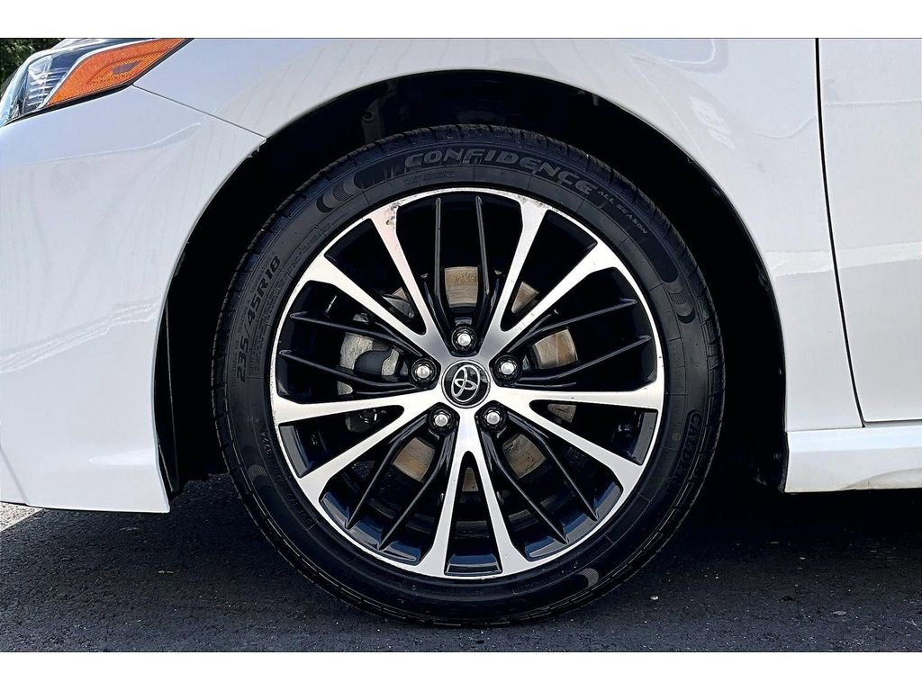Used 2020 Toyota Camry SE FWD image 9