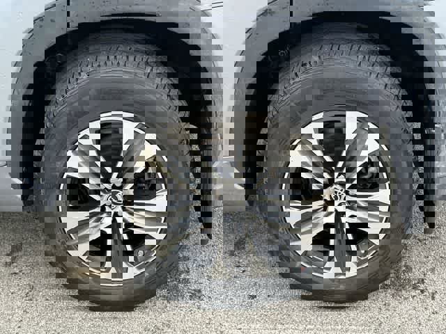 Used 2022 Toyota Highlander XLE image 5