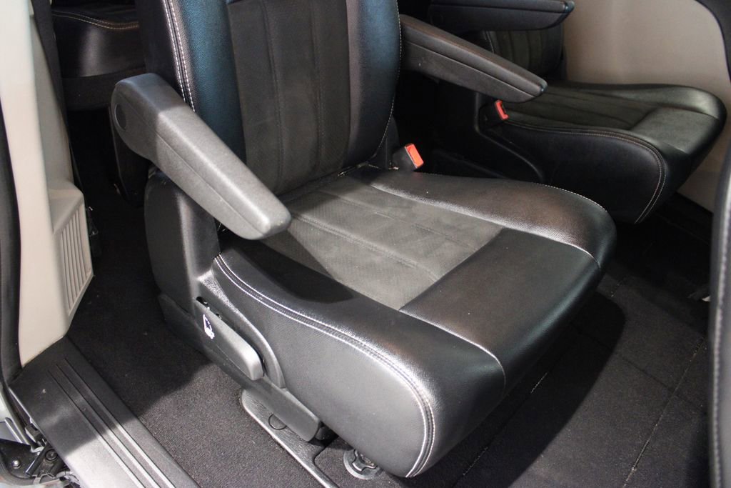 Used 2019 Dodge Grand Caravan SXT image 23