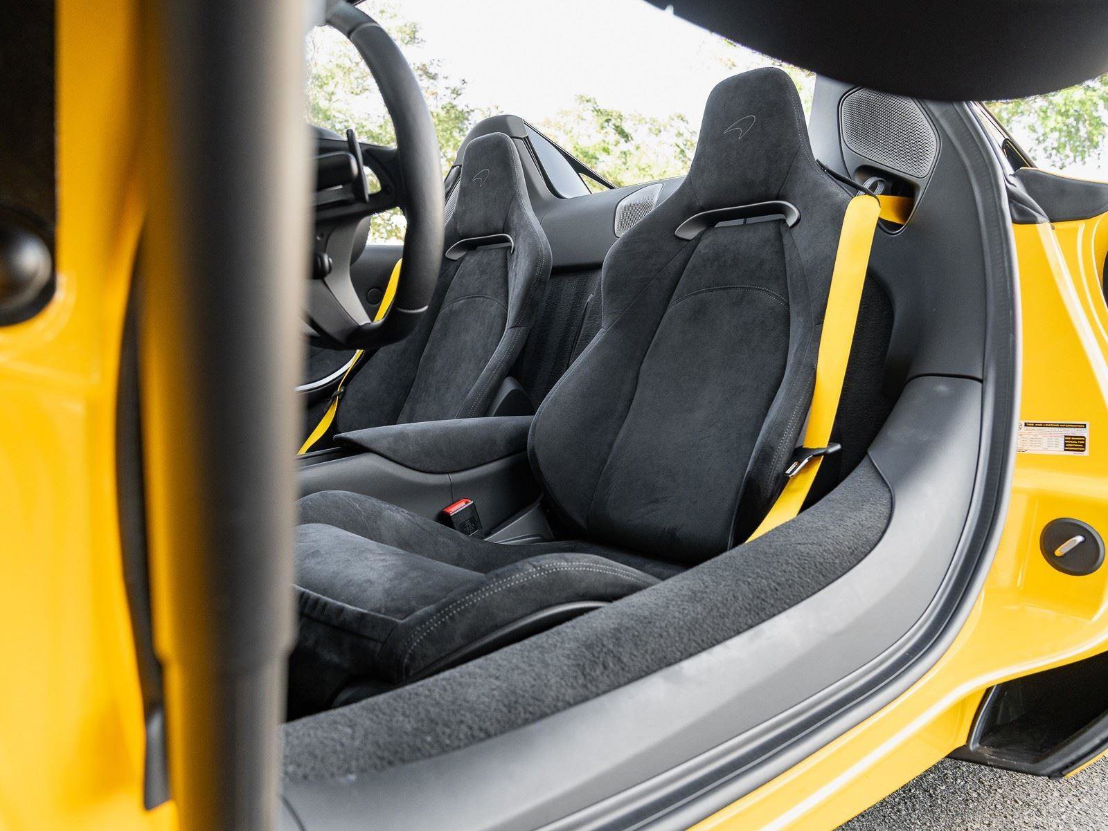 Used 2025 McLaren Artura Spider image 8
