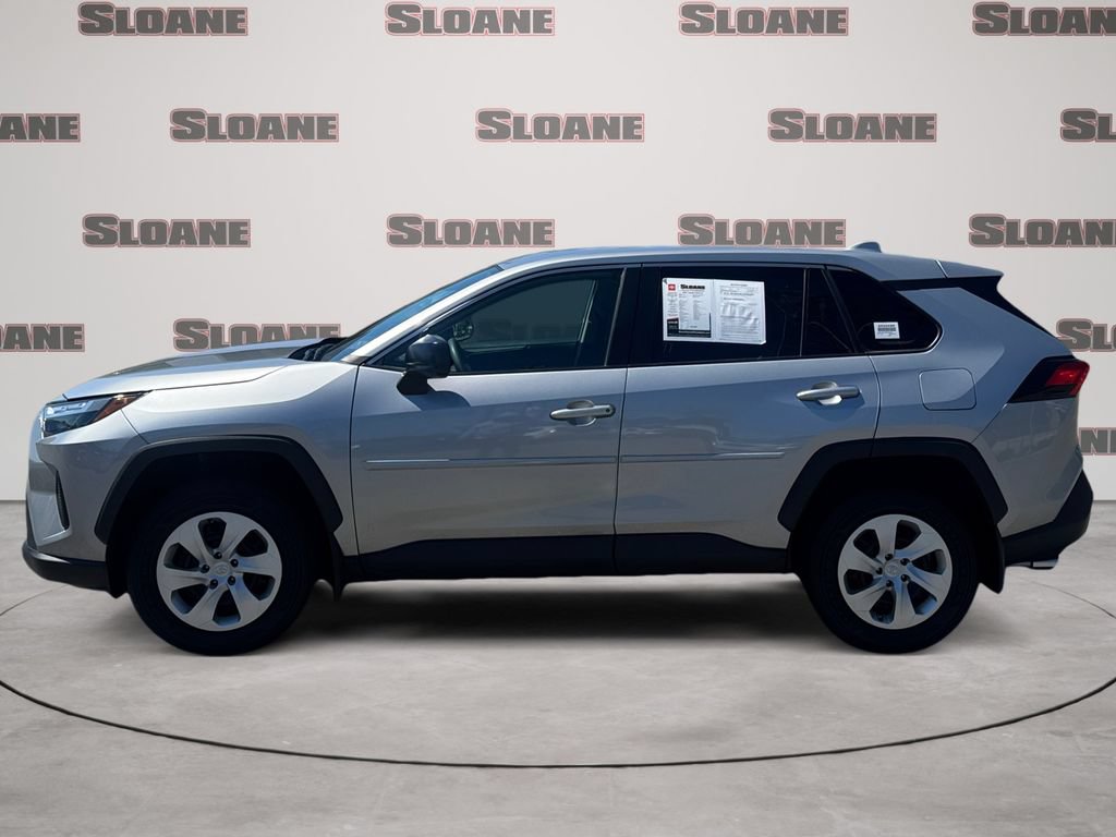 Used 2023 Toyota RAV4 LE AWD/4WD image 2