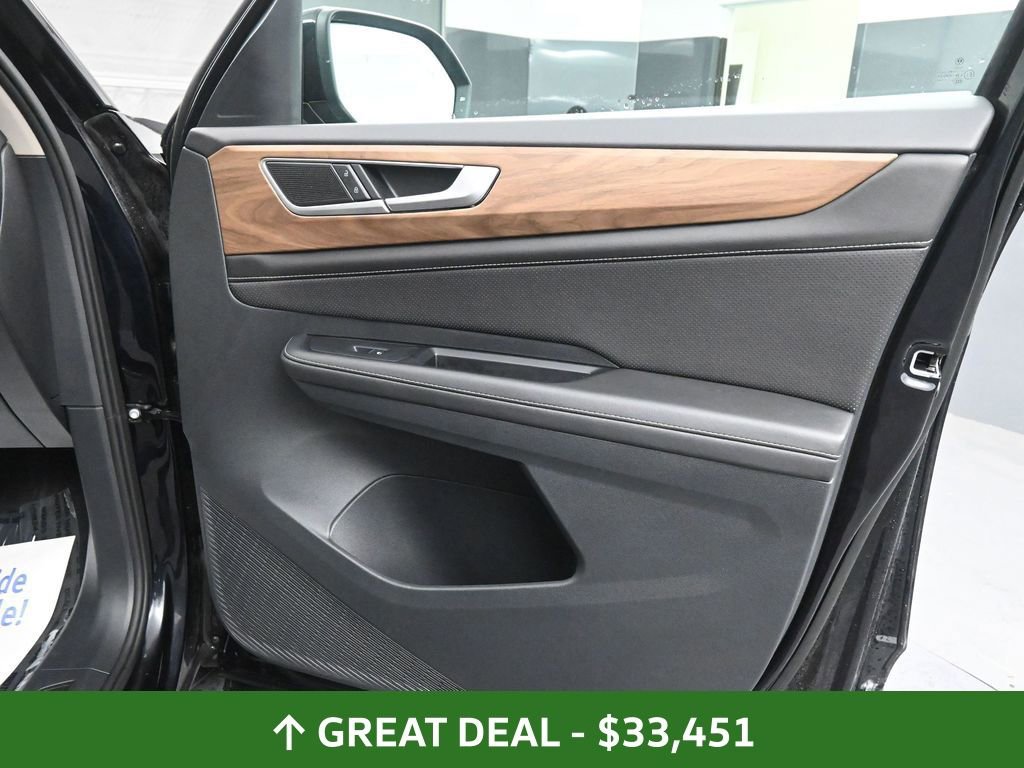Used 2025 Volkswagen Atlas SE image 20