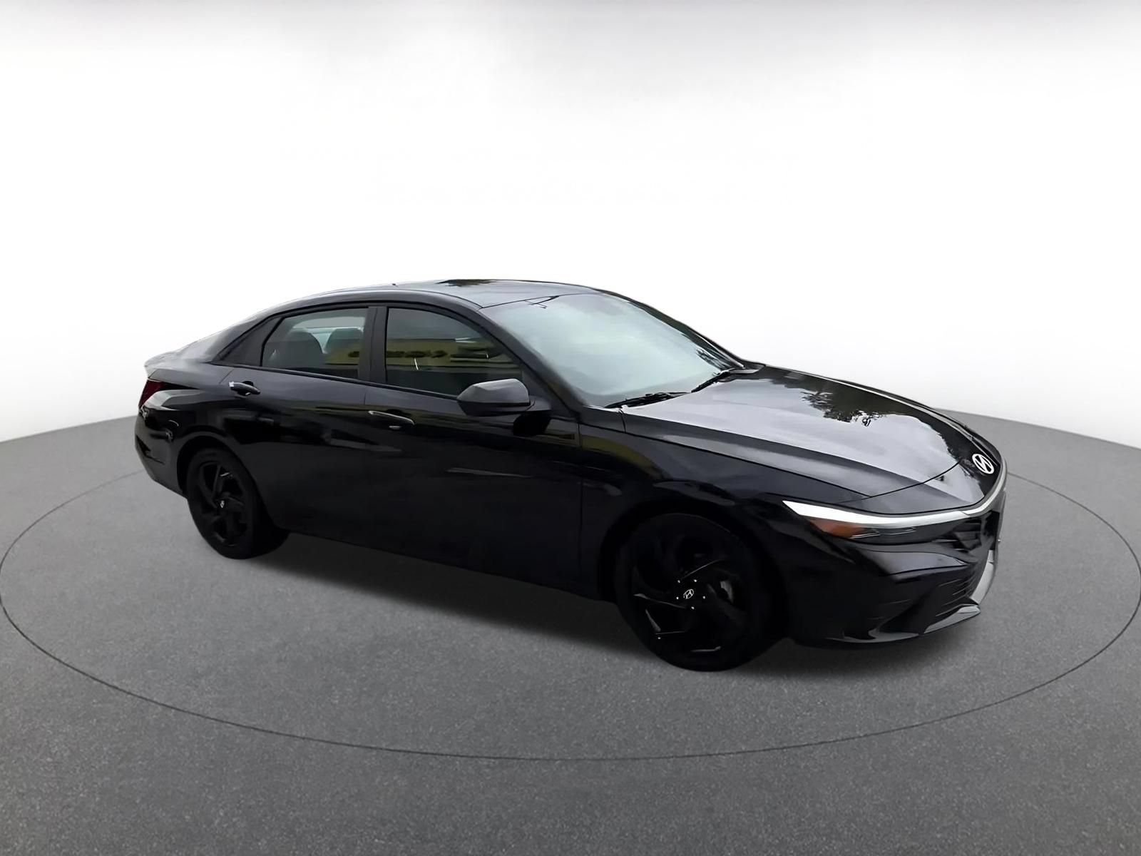 Used 2026 Hyundai Elantra Sport FWD image 2