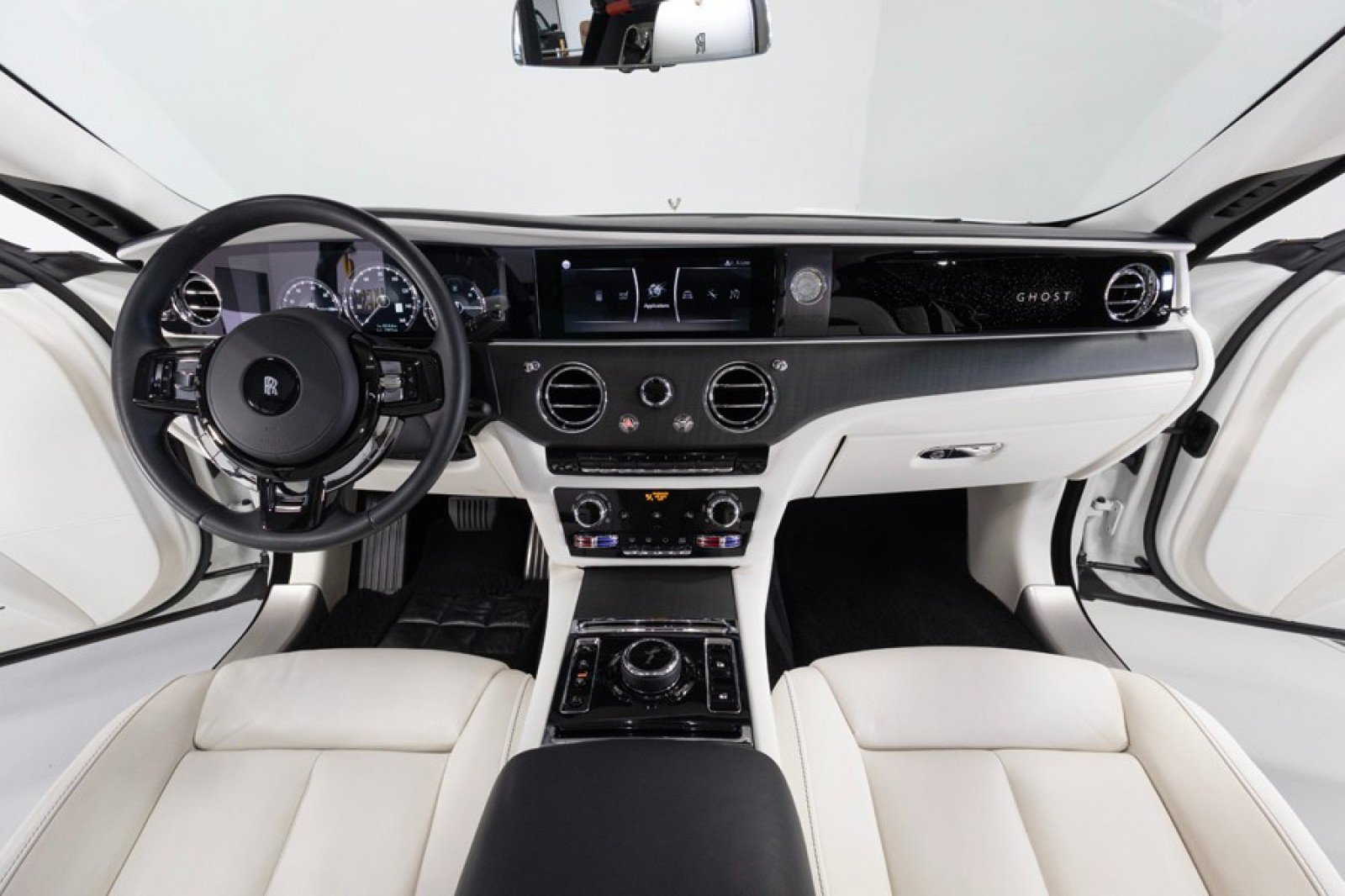 Used 2022 Rolls-Royce Ghost w/ Ghost Package AWD/4WD image 24