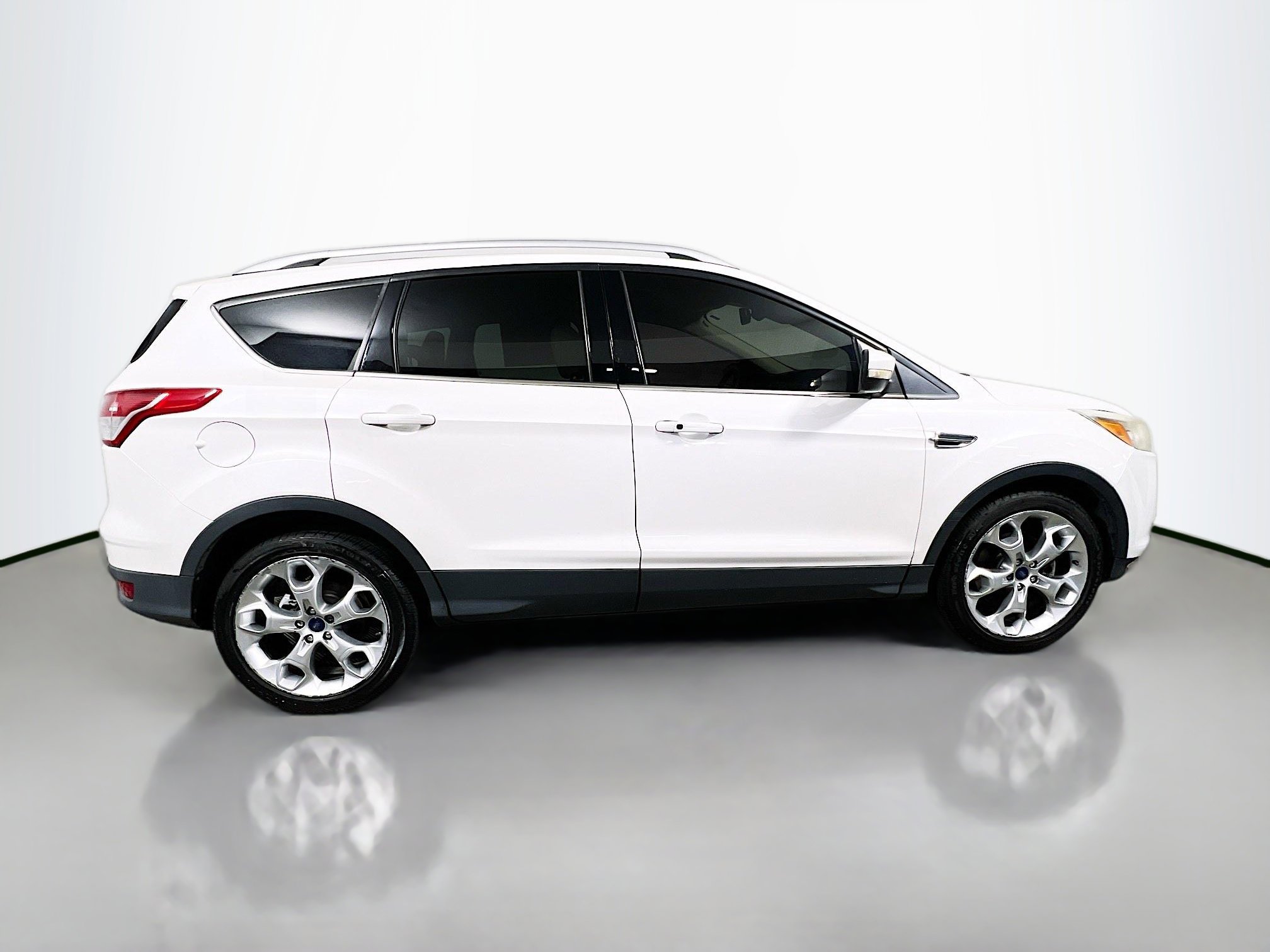 Used 2015 Ford Escape Titanium image 3