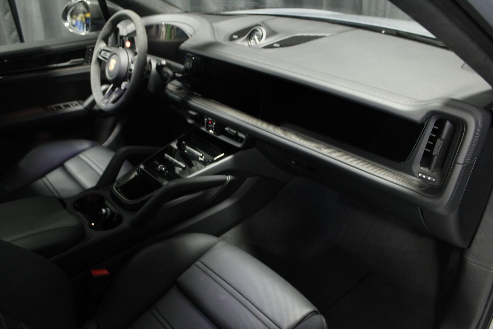 Certified 2025 Porsche Cayenne GTS AWD/4WD image 29