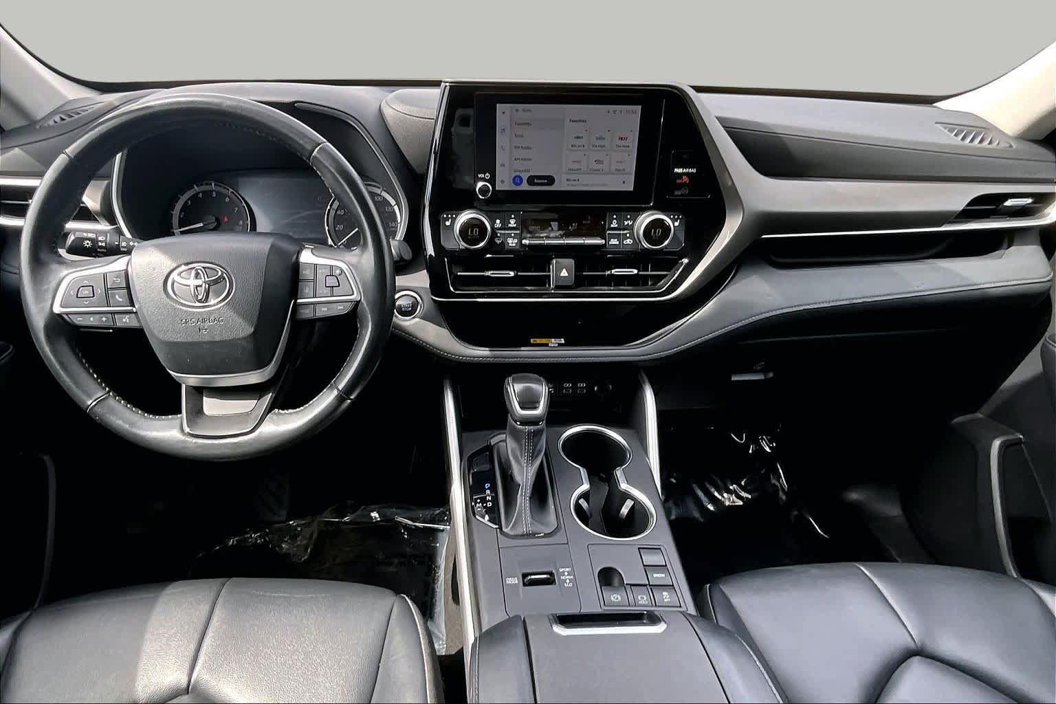 Used 2023 Toyota Highlander XLE FWD image 16
