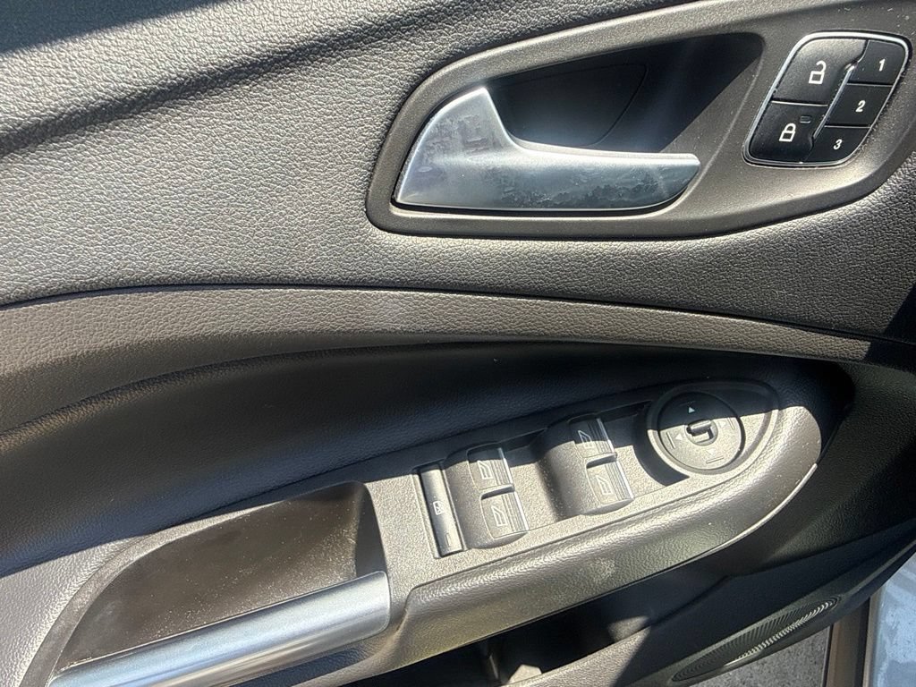 Used 2017 Ford Escape Titanium FWD image 19