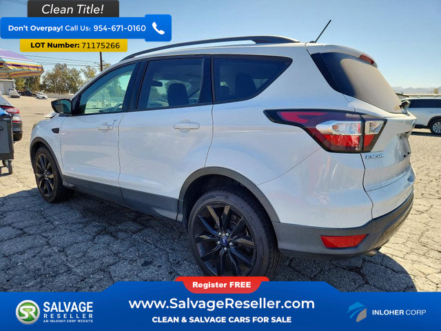 Used 2018 Ford Escape SE w/ SE Sport Appearance Package FWD image 3