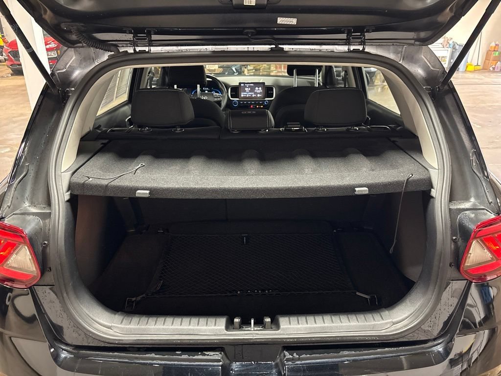 Used 2023 Hyundai Venue SEL w/ Cargo Package FWD image 27