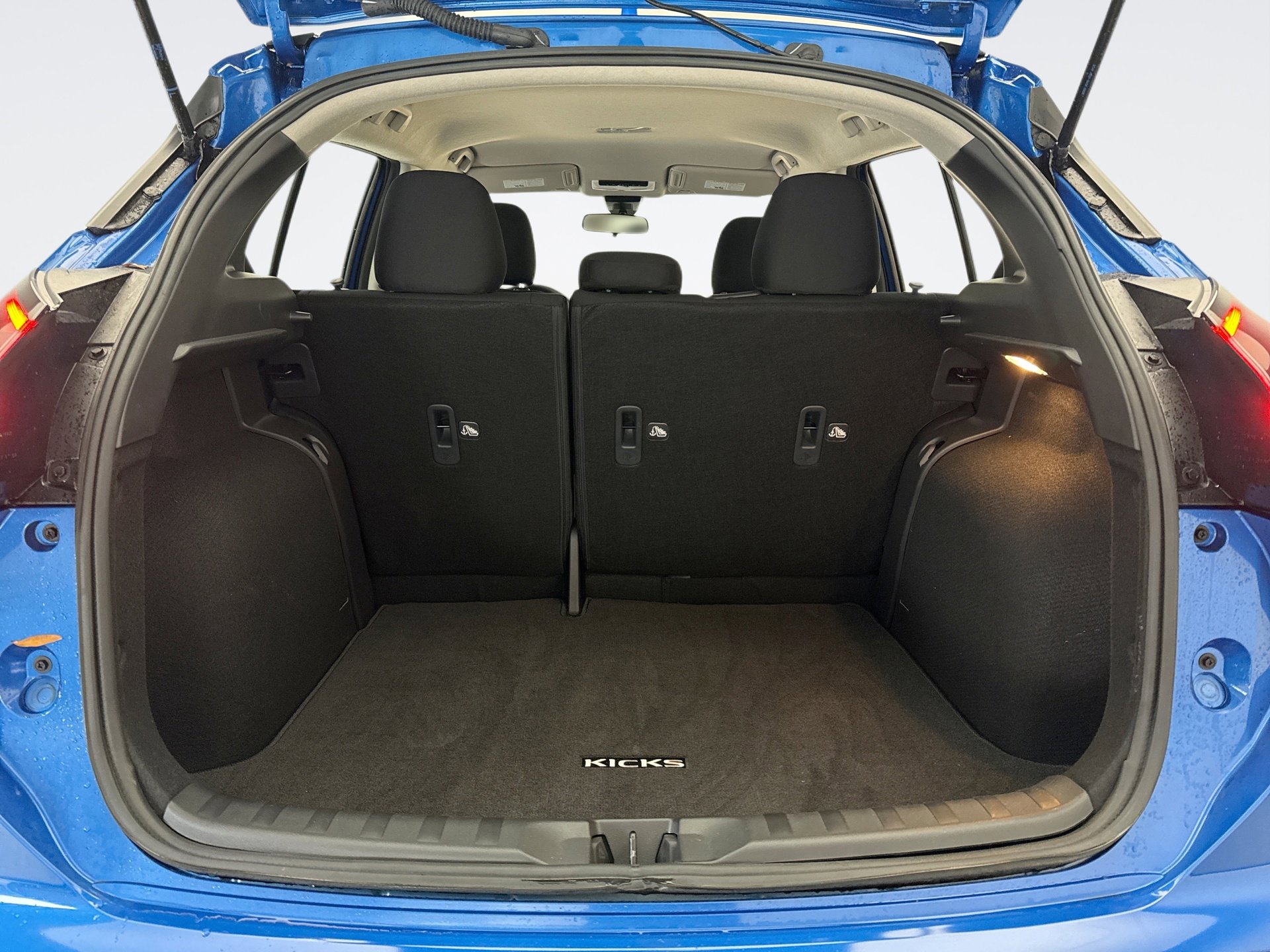 Used 2025 Nissan Kicks Play S image 18