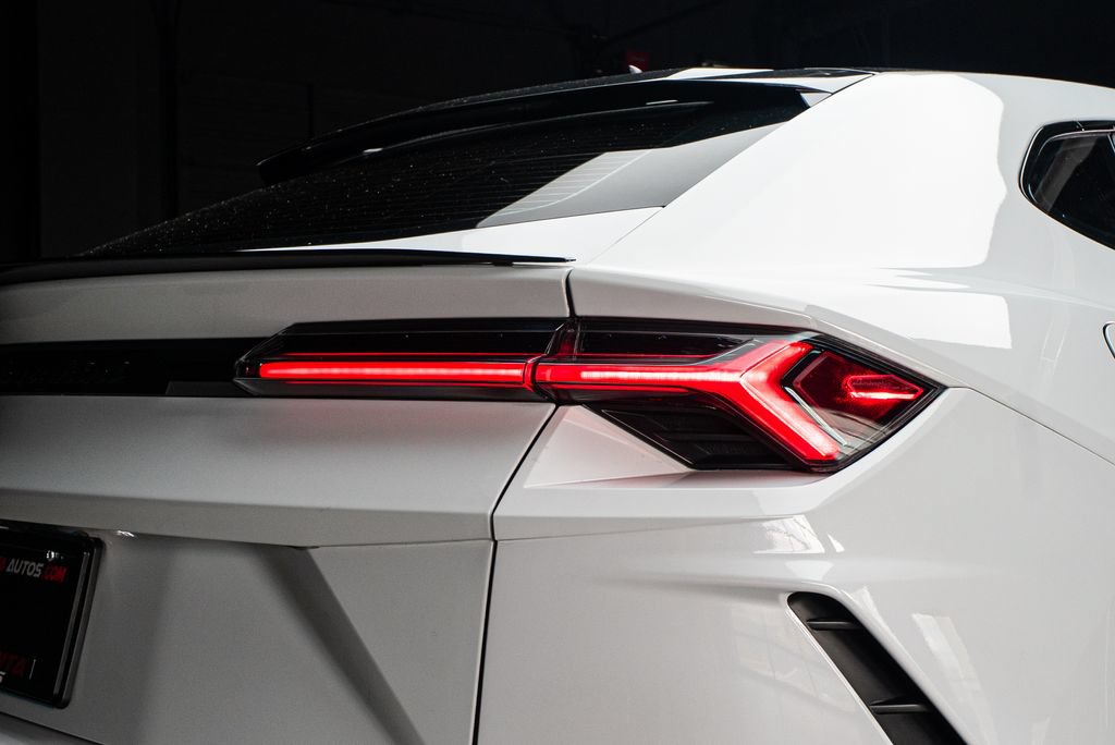 Used 2022 Lamborghini Urus AWD/4WD image 17
