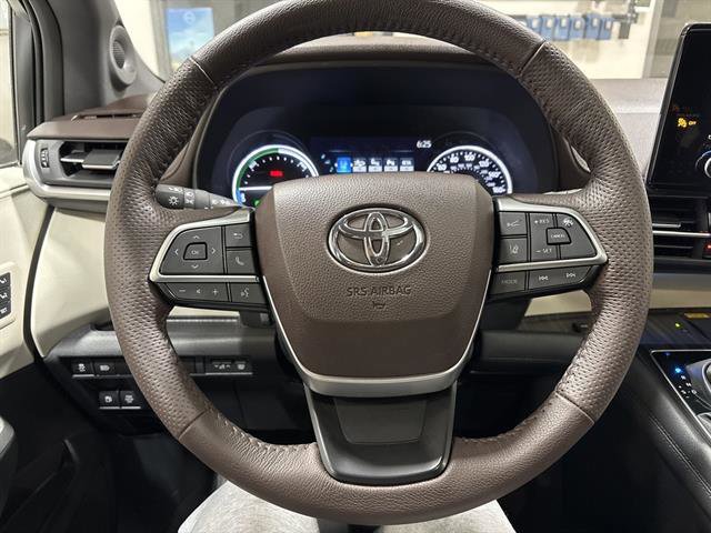 Used 2024 Toyota Sienna Platinum image 15
