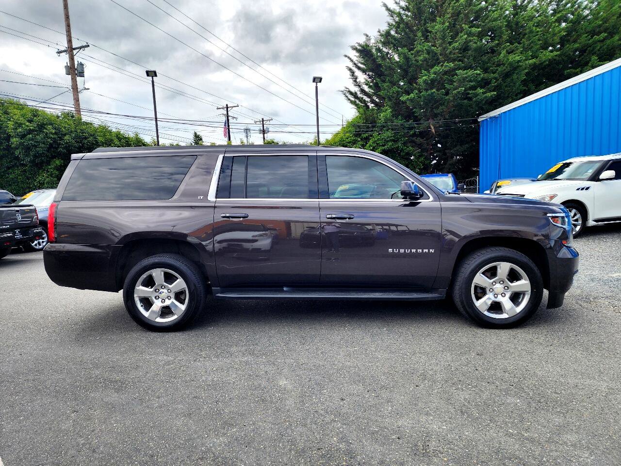 Used 2017 Chevrolet Suburban LT image 4