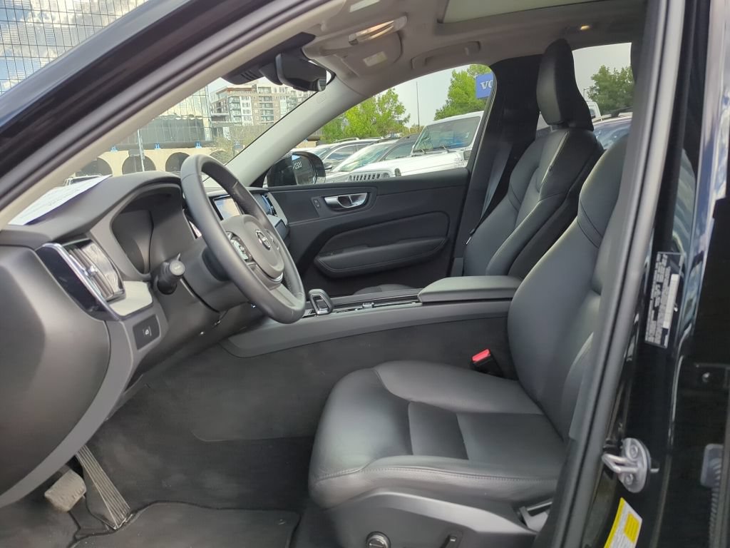 Used 2025 Volvo XC60 B5 Plus AWD/4WD image 11