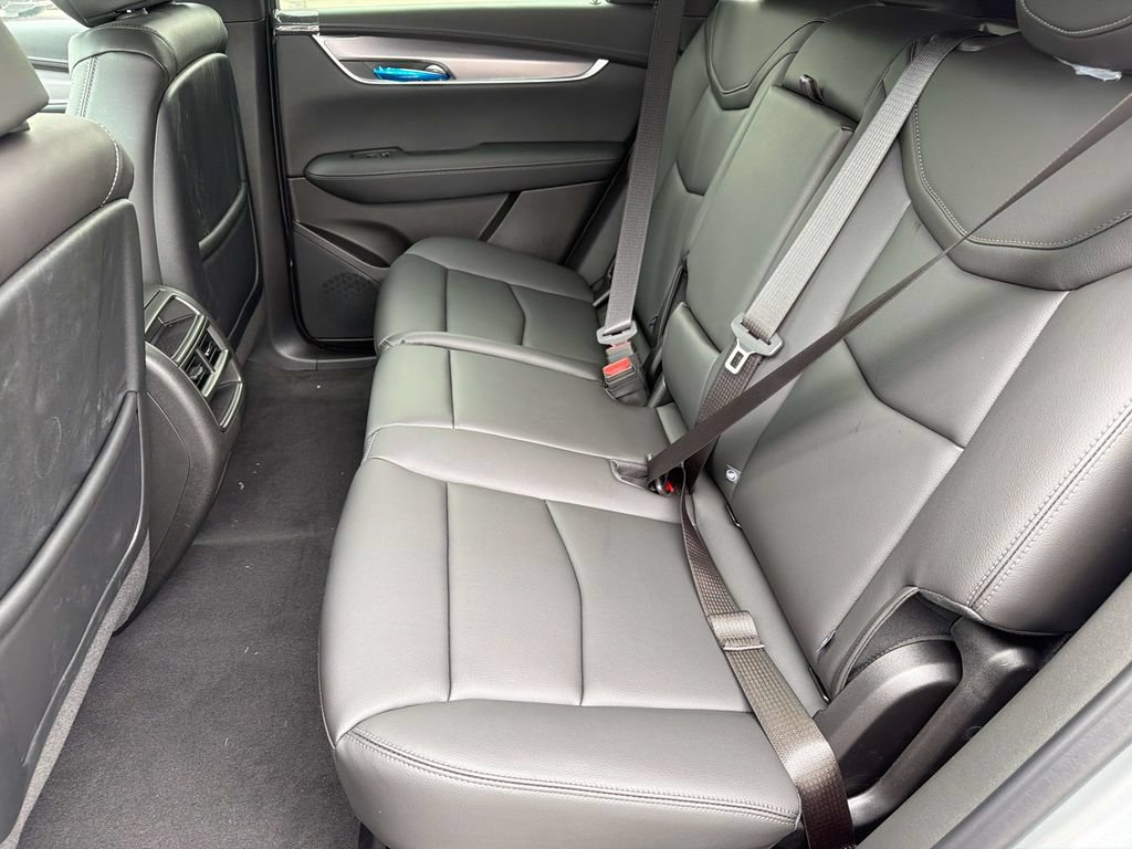 New 2026 Cadillac XT5 Luxury w/ LPO, ONYX Package FWD image 18