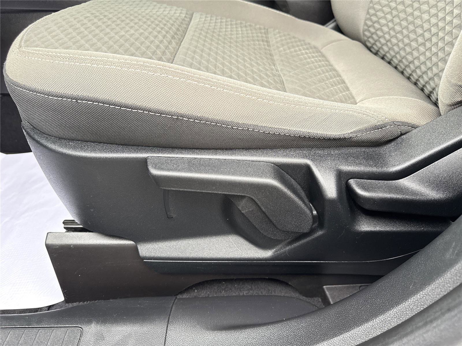 Used 2021 Ford Escape SE image 11