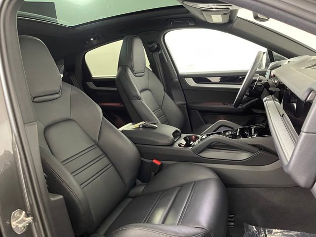 Used 2025 Porsche Cayenne E-Hybrid Coupe image 27