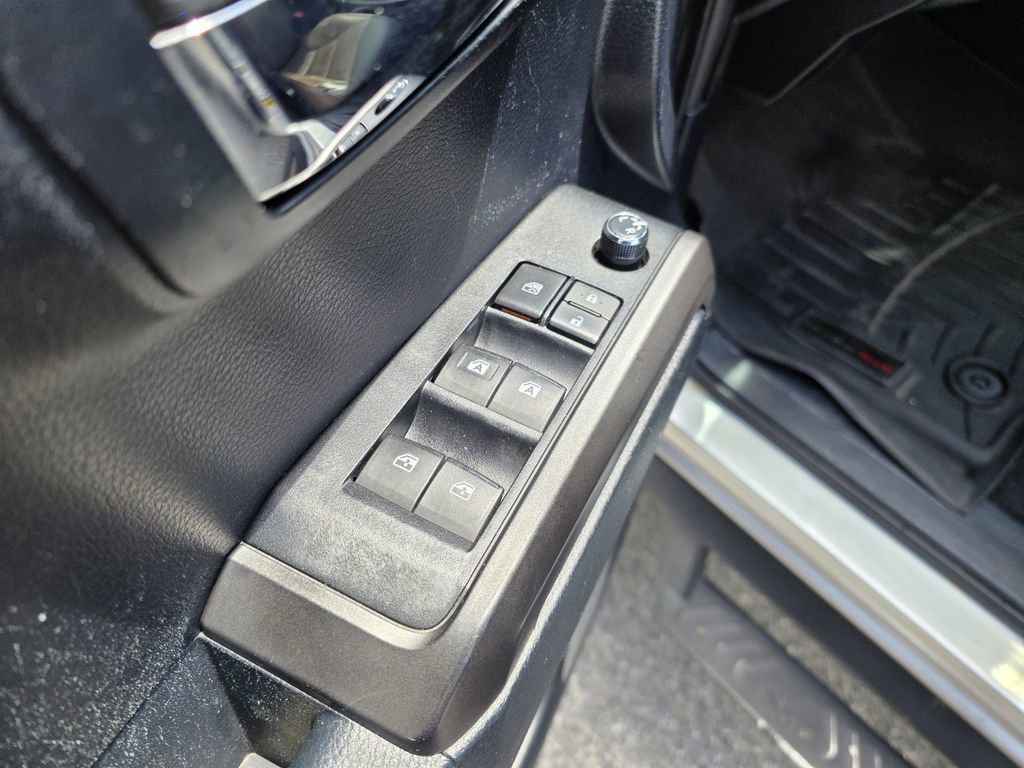 Used 2016 Toyota Tacoma Limited w/ Towing Package AWD/4WD image 16